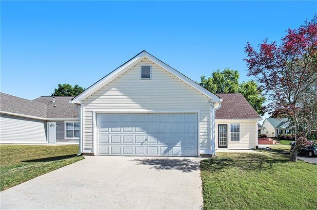 Building Photo - 430 Fairlawn Dr