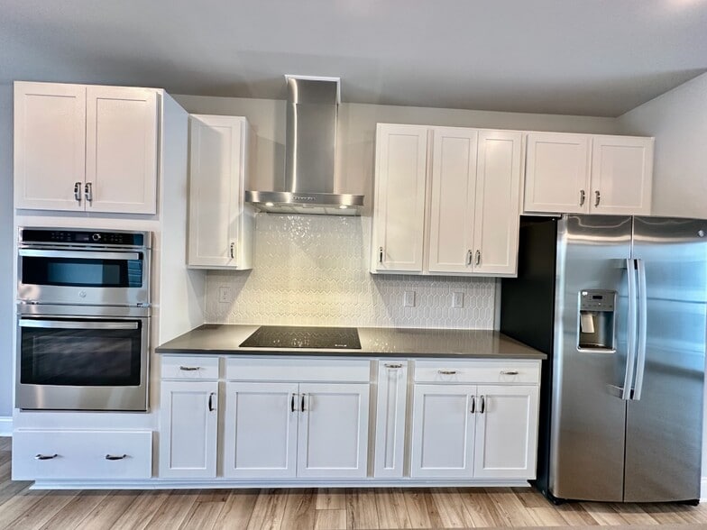 Gourmet Kitchen - 1253 S Blount St