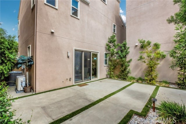 Building Photo - 783 Benchmark