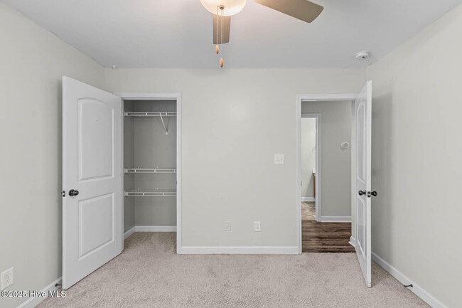 Building Photo - 106 Shallow Ct