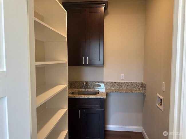 Building Photo - 3155 Sanderling Dr