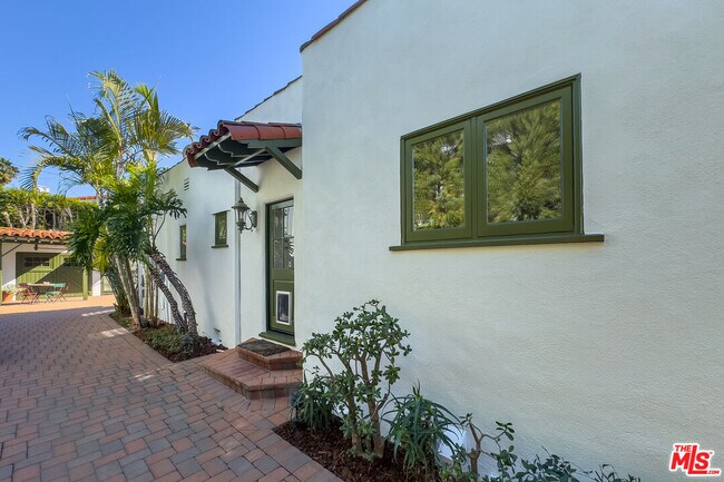 Building Photo - 434 Laurel Ave