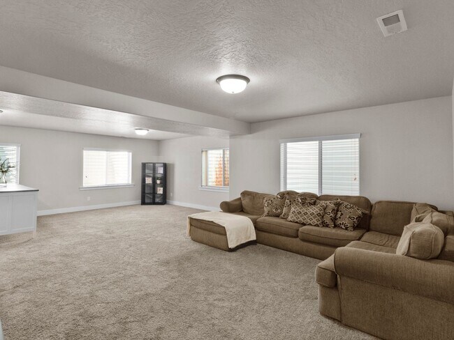 Building Photo - Beautiful Bluffdale home for rent!