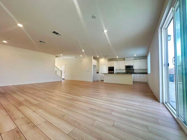 Building Photo - 4837 S Jordan Ave