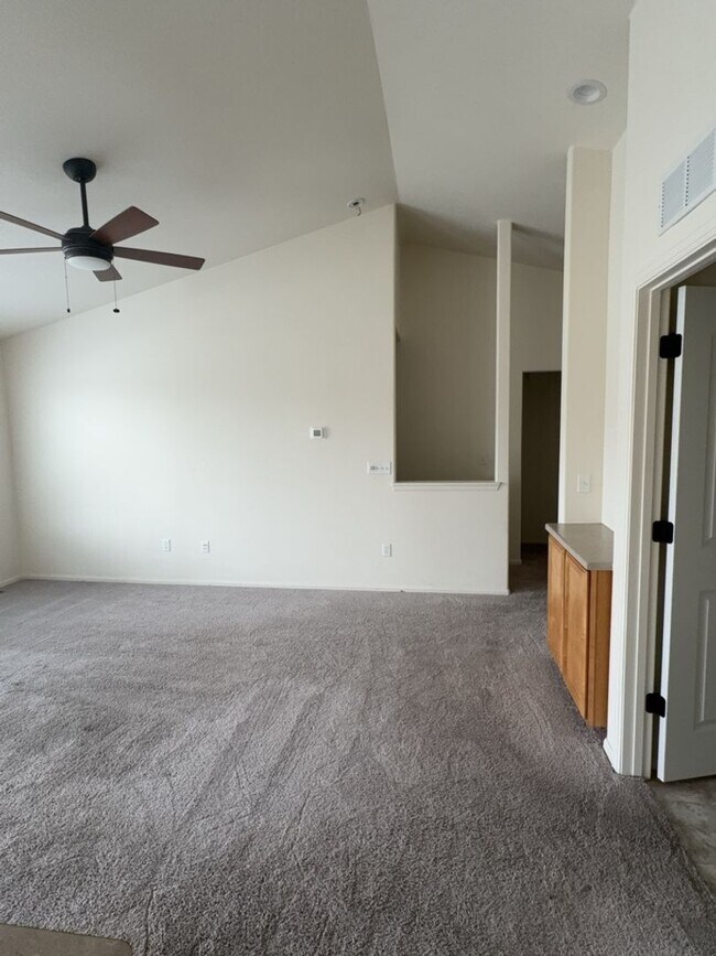 Building Photo - 3 Bed. 2 Bath, 2 Car Garage in Promontory