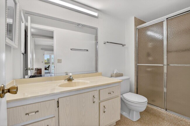 Building Photo - 2035 Ainslie C