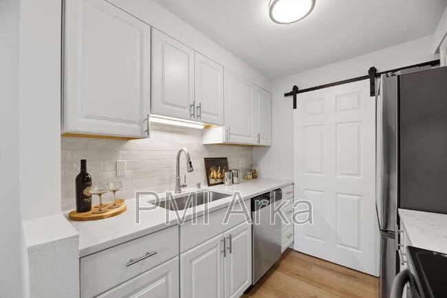 Building Photo - 12107 NE Bel Red Rd