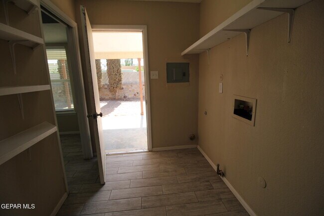 Building Photo - 351 Duanesburg St