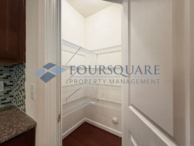 Building Photo - Spacious End-Unit Townhome with 2-Car Garage & Private Patio – Near Beaver Creek & Downtown Apex