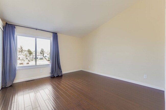 Building Photo - COME TOUR THIS BEAUTIFUL TOWNHOME. AVAILABLE NOW!