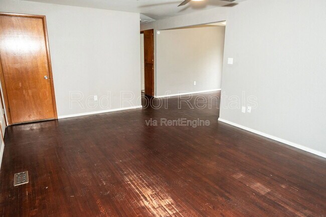 Building Photo - 502-138 138 St E