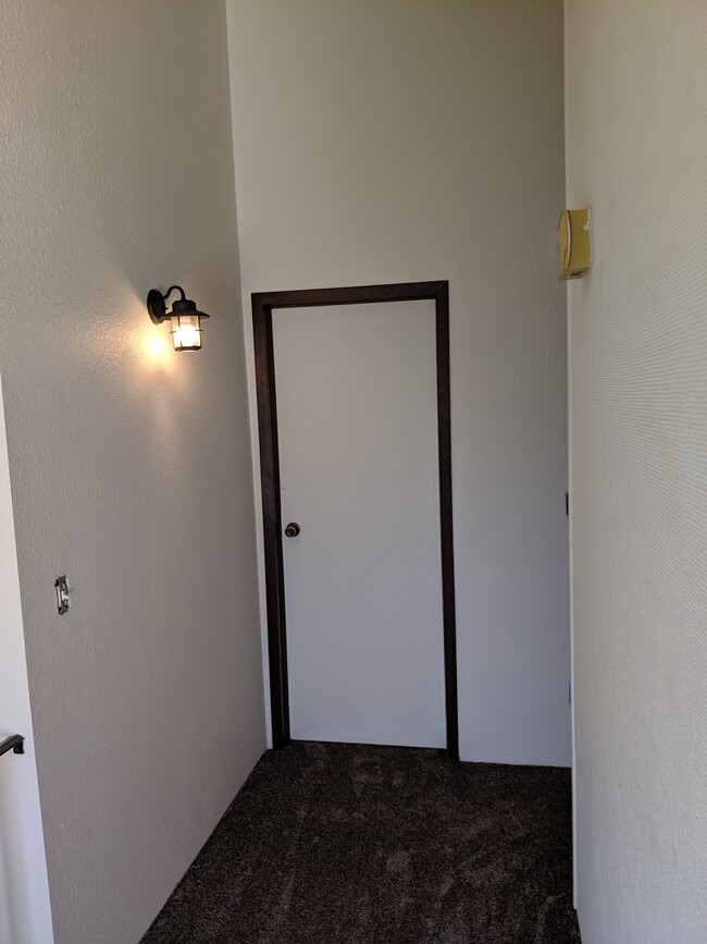 Building Photo - 2115 Pleasanton St