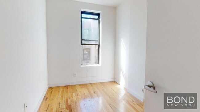 Building Photo - 312 E 91st St
