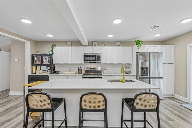 Building Photo - 3898 Skidmore Dr