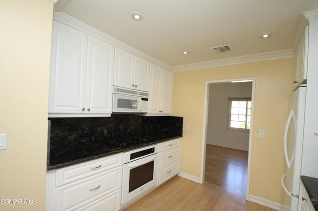 Building Photo - 186 Poplar Crest Ave