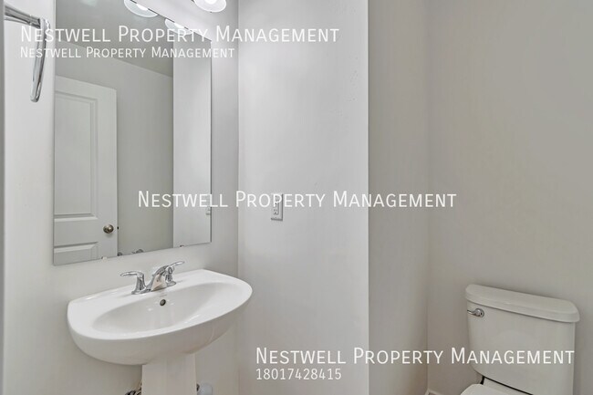 Building Photo - Stunning 3-bed Townhome in Daybreak