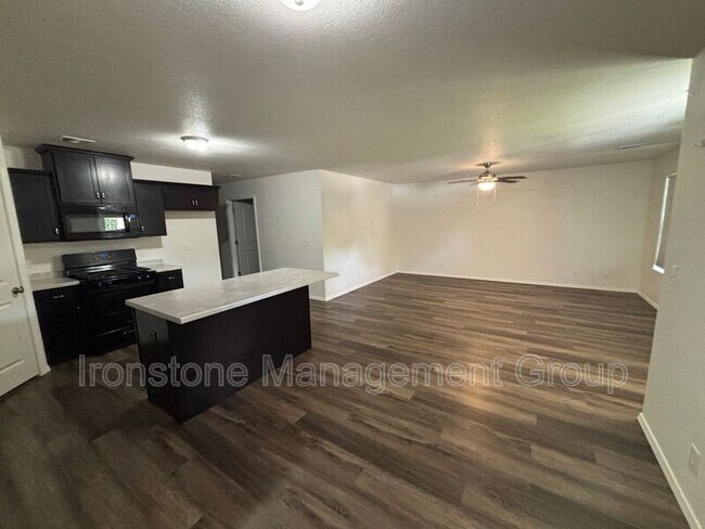 Building Photo - 3817 S 29th W Ave