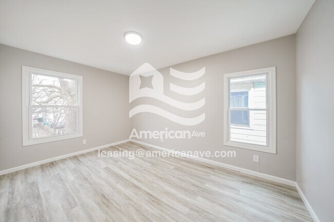 Building Photo - 593 Emerson St