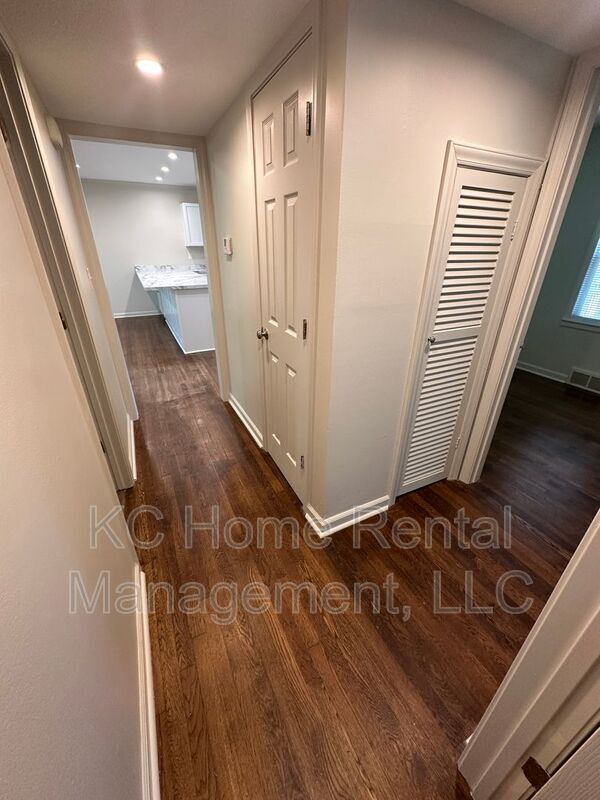 Building Photo - 4828 W 62nd Terrace