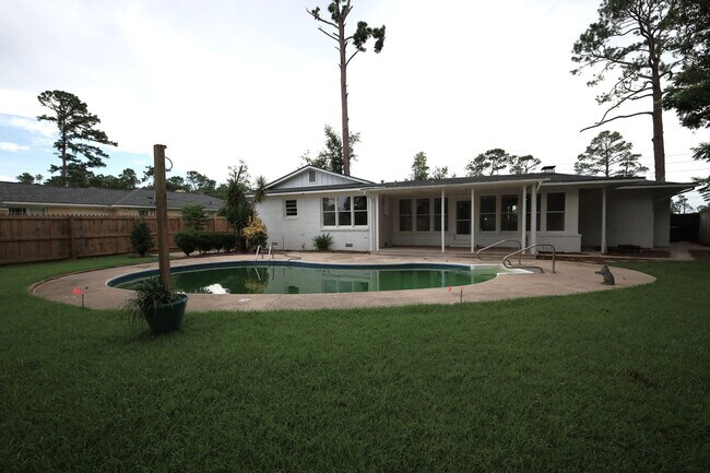 Building Photo - 2303 Jerry Jones Dr