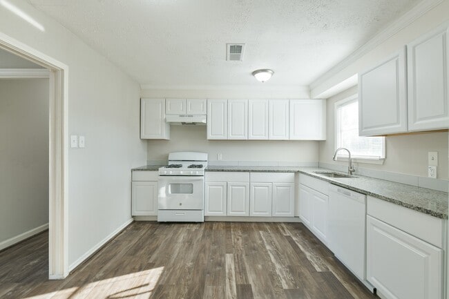 Building Photo - 1206 Houston Ave