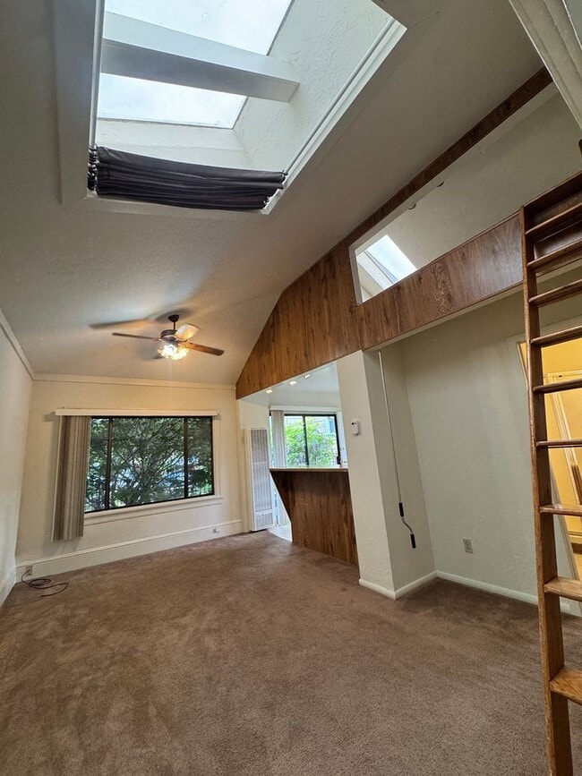 Building Photo - 2026 Clinton Ave