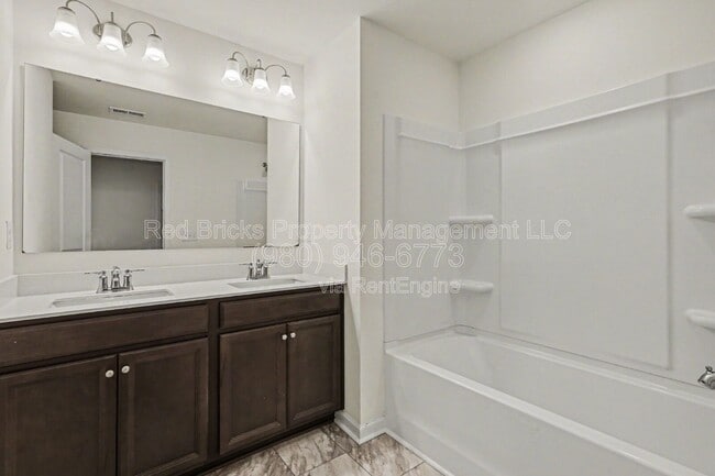 Building Photo - 2785 Yeager Dr NW