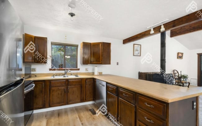 Building Photo - Spacious Home for Rent in Glenwood Springs – Great Location, No HOA!