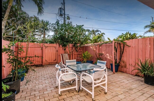 Building Photo - 708 Sea Palm Ln