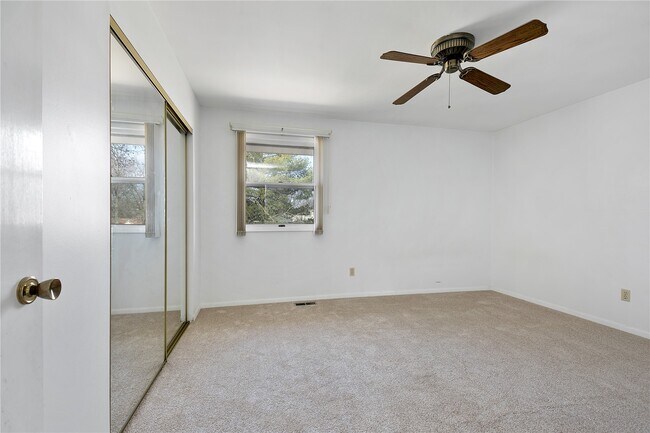 Building Photo - 15575 Clover Ridge Dr