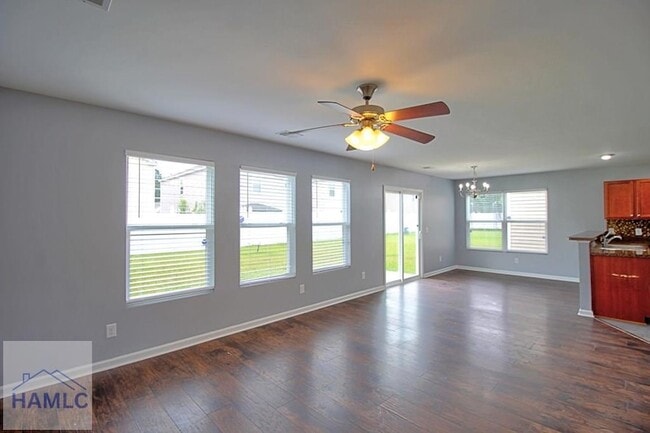 Building Photo - 207 Bender St