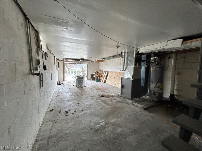 Building Photo - 121 Parr Ave