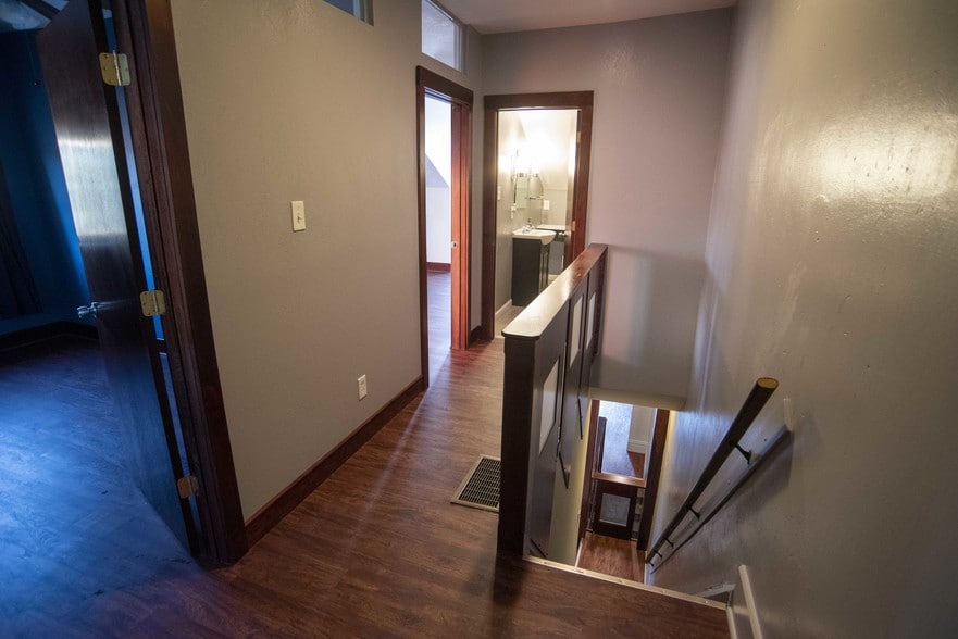 3rd floor hallway - 1003 Chestnut St