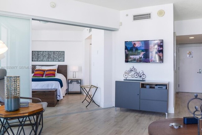 Building Photo - 1750 N Bayshore Dr