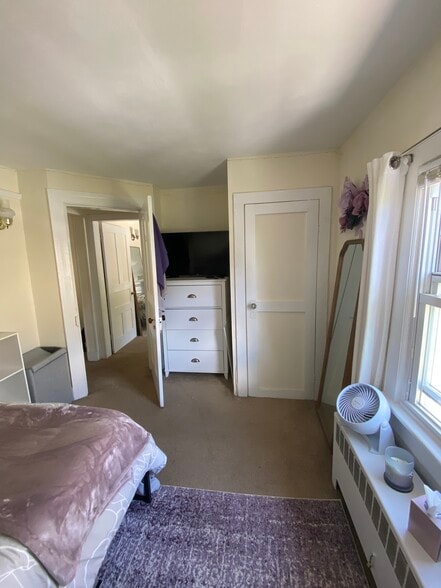 upstair Bdr 1 - 81 Cedar St