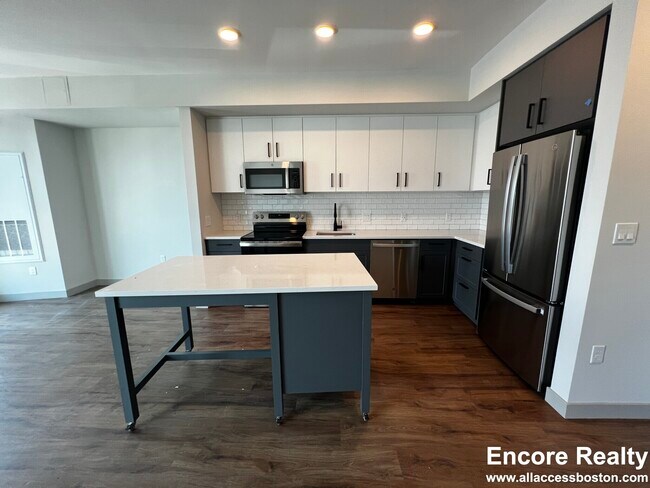 Building Photo - 80 Rugg Rd