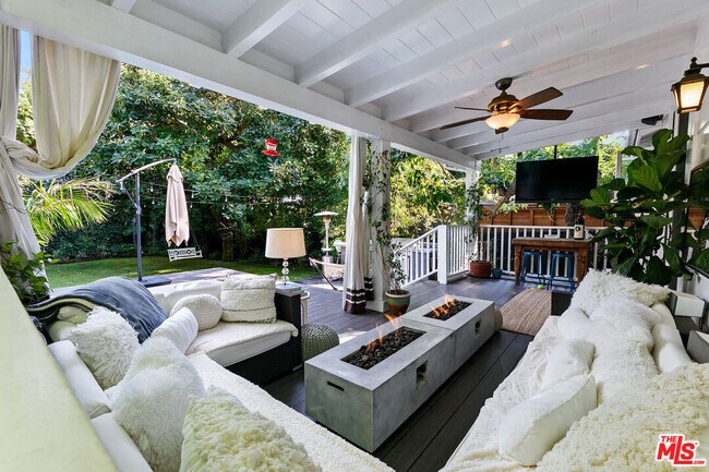 Building Photo - 1760 Nichols Canyon Rd