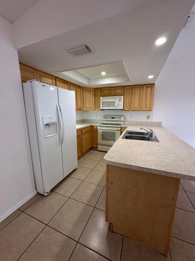 Building Photo - 1217 Schumann Dr