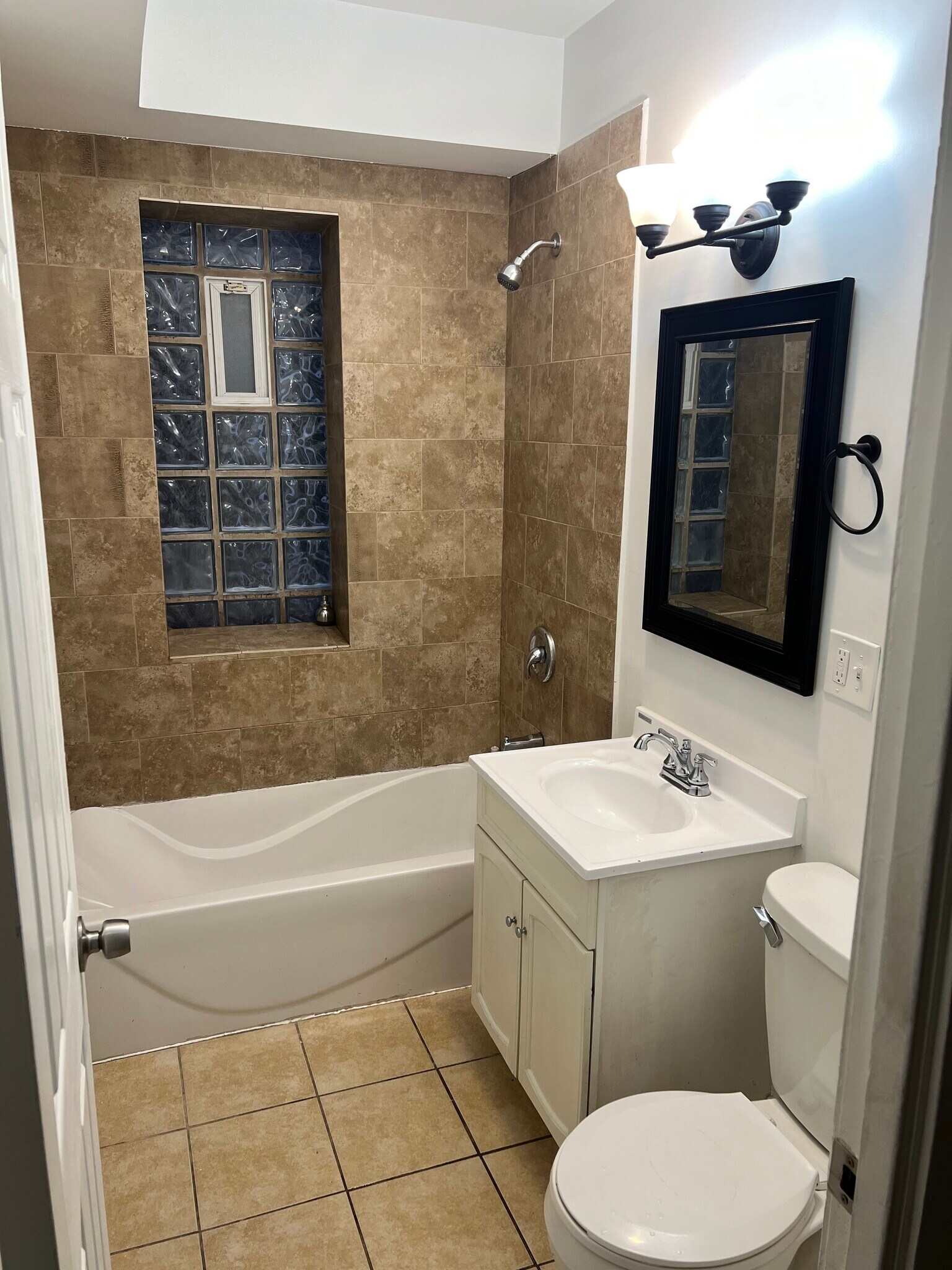 Bathroom - 4872 W Homer St