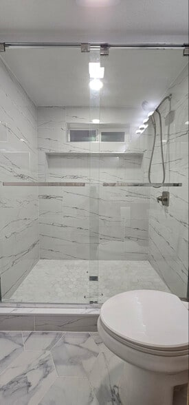 Building Photo - 3 bedrooms For Rent