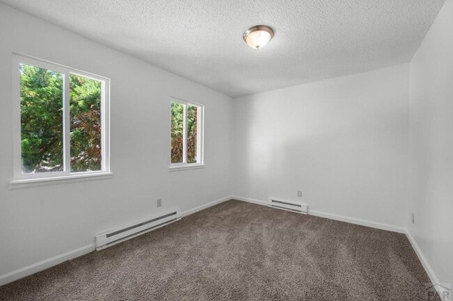 Building Photo - 981 Tamarack Cir