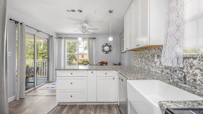Building Photo - 5230 Soundside Dr