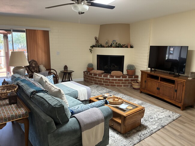 Primary Photo - 80 N Los Olmos