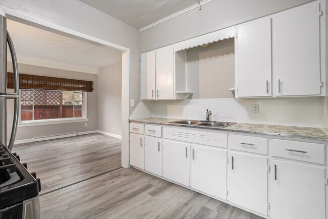 Building Photo - $799-Stylish 1-Bed/1-Bath Apartment with a Fresh Makeover!