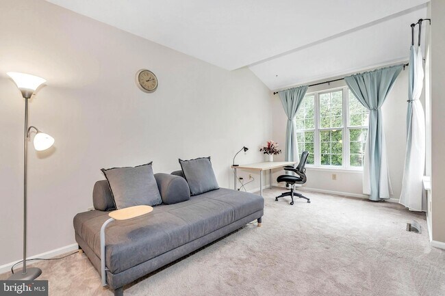 Building Photo - 465 Woodstock Ln