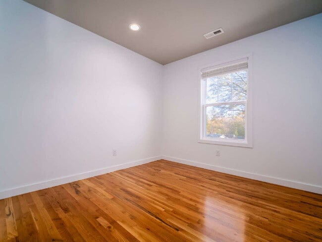 Building Photo - Unique Live/Work Opportunity With Large Fenced Yard Plus Outdoor Storage