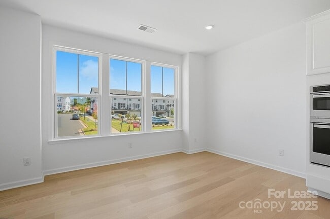 Building Photo - 3210 Stelfox St