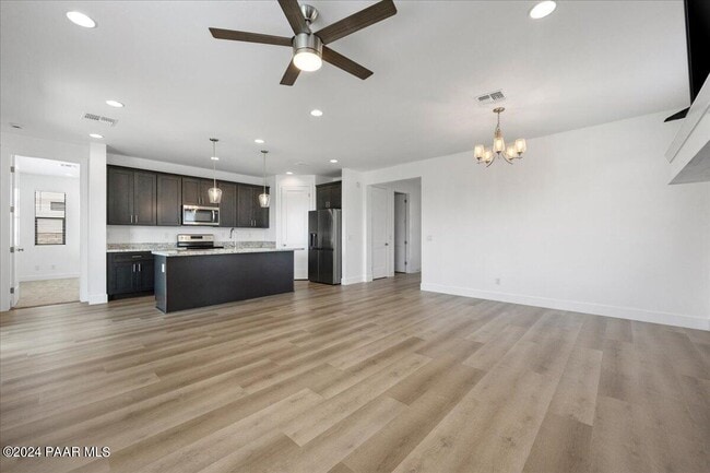 Building Photo - 5985 Finch Pl