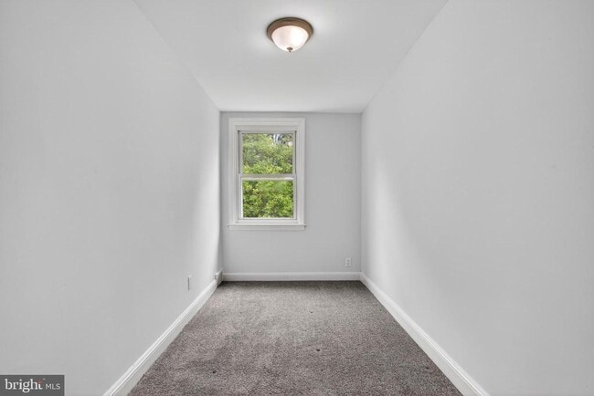 Building Photo - 125 W 21st St