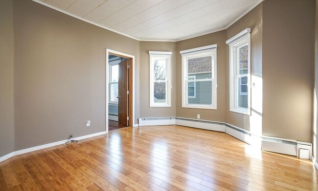 Building Photo - 146 Allen St